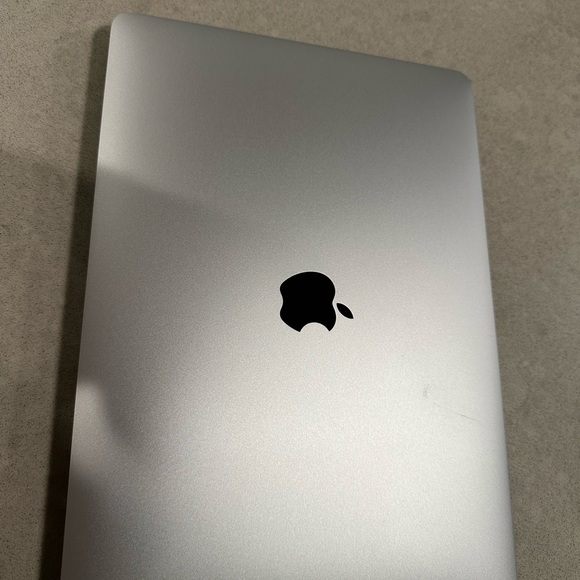 MacBook Air 13 inch Like New - Picture 4 of 14